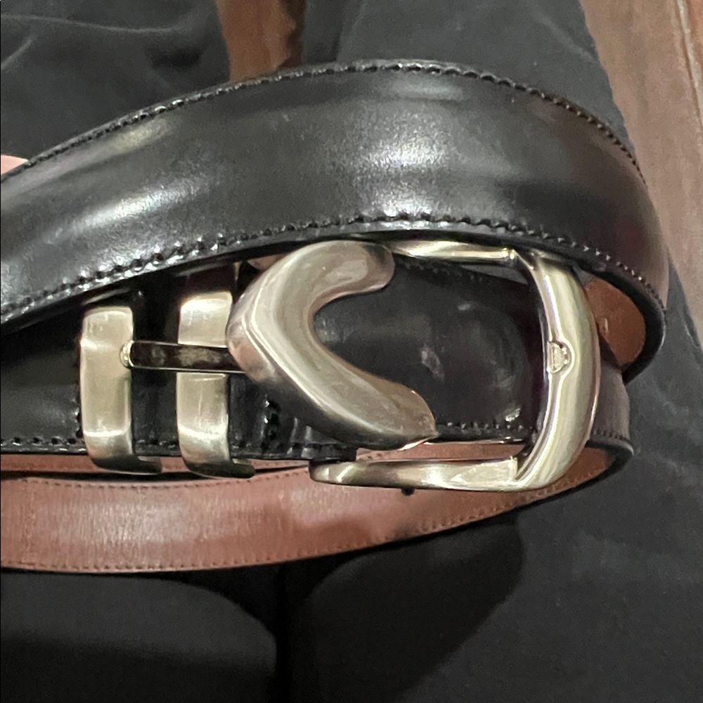 Roundtree & Yorke Black Leather Belt with Silver Buckle